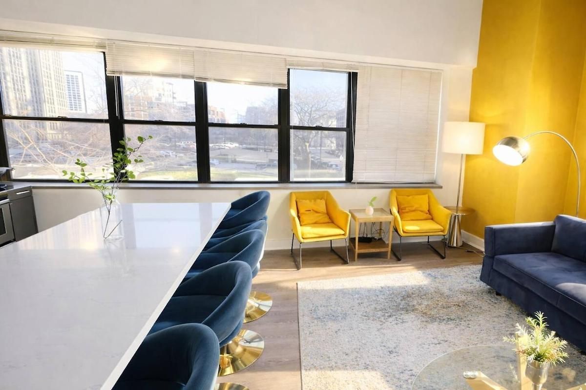 Mccormick Place 2br Spacious Corner Unit With Optional Parking Sleeps 6 Guests Near Soldier Field And Grant Park * Chicago