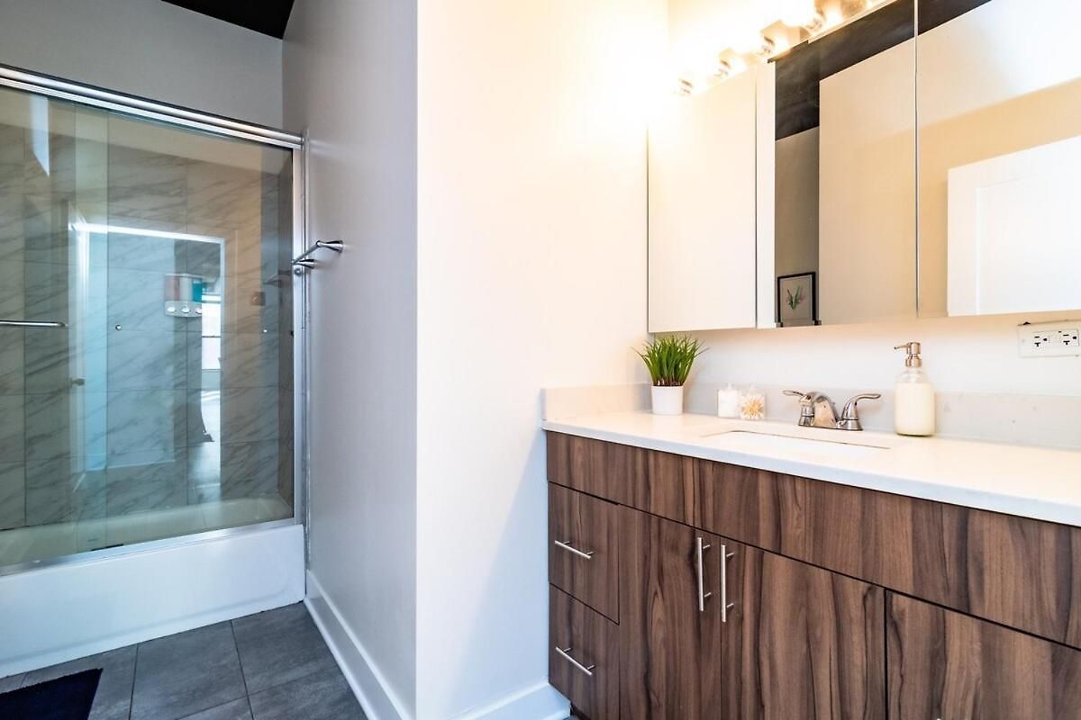 Mccormick Place: Spacious 3br Family Haven Chicago