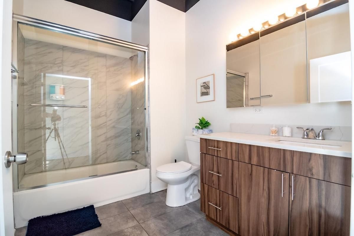Mccormick Place 2br Spacious Corner Unit With Optional Parking Sleeps 6 Guests Near Soldier Field And Grant Park Apartment *