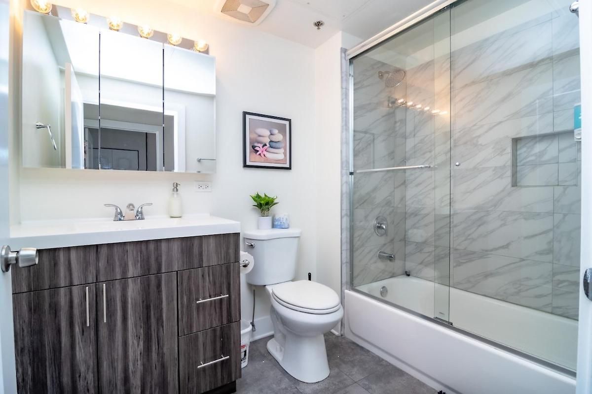 Mccormick Place 2br Spacious Corner Unit With Optional Parking Sleeps 6 Guests Near Soldier Field And Grant Park Apartment *