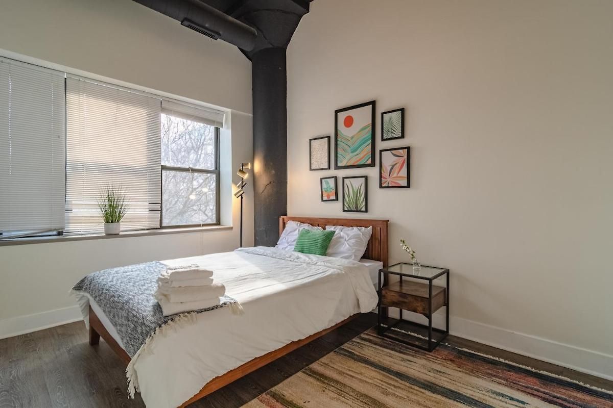 Apartment Mccormick Place Huge 2br Cozy Loft With Optional Parking Sleeps 8 Near Soldier Field And Grant Park