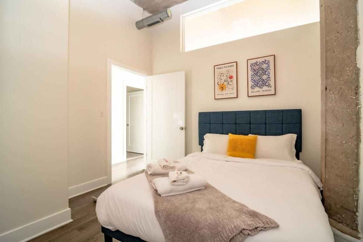 Apartment Mccormick Place Beautiful 2br With Optional Parking Sleeps Up To 8 Near Soldier Field, Grant Park And Lakefront Trail *