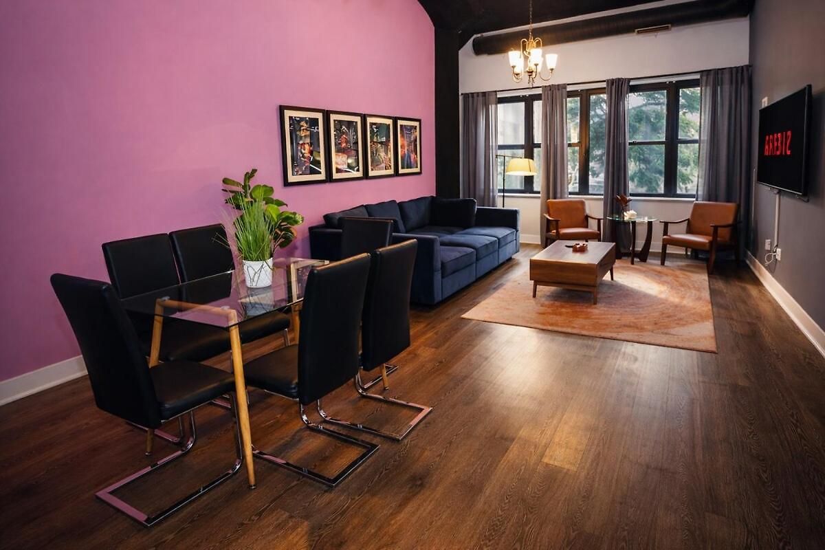 Mccormick Place Huge 2br Cozy Loft With Optional Parking Sleeps 8 Near Soldier Field And Grant Park