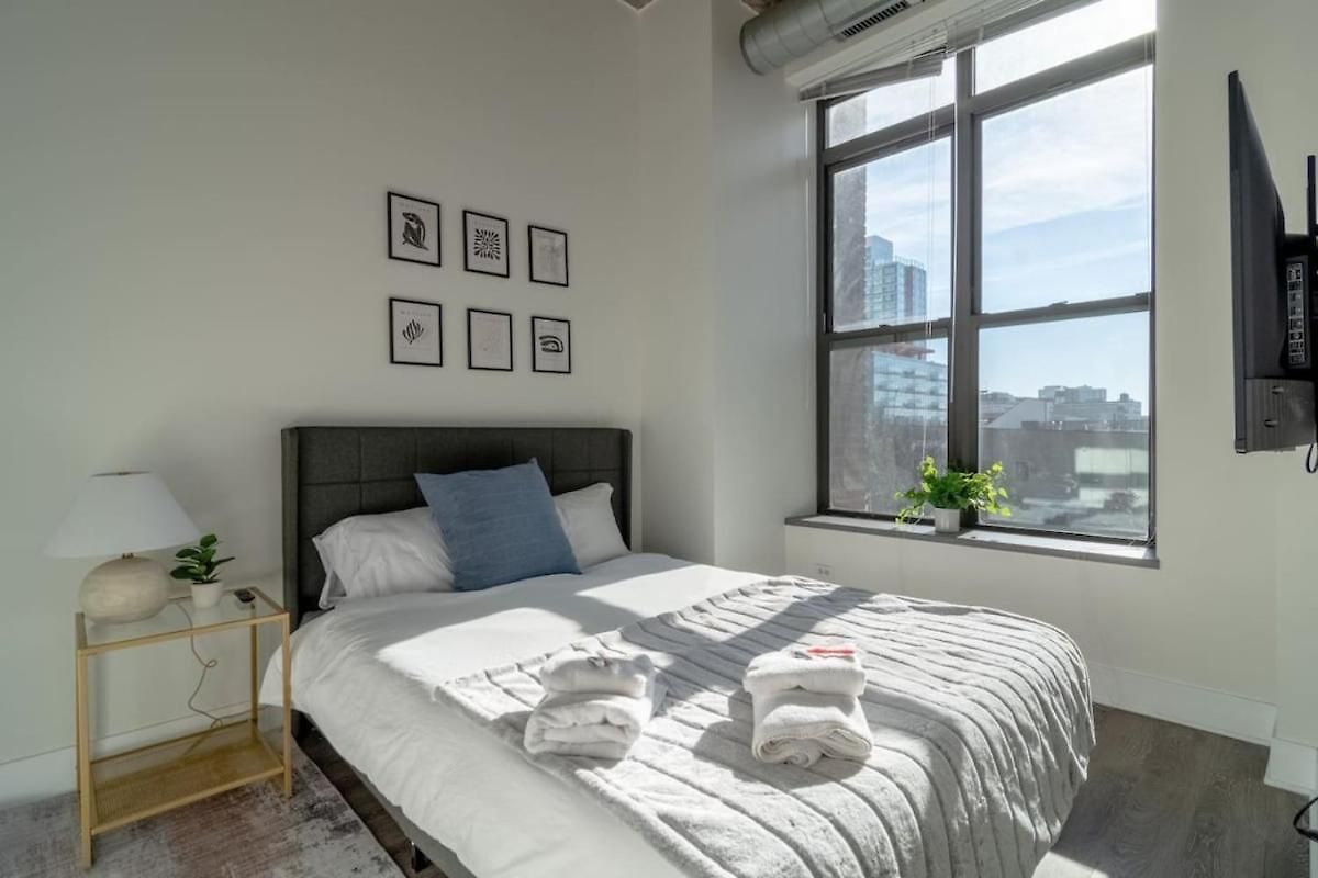 Mccormick Place Beautiful 2br With Optional Parking Sleeps Up To 8 Near Soldier Field, Grant Park And Lakefront Trail * Chicago