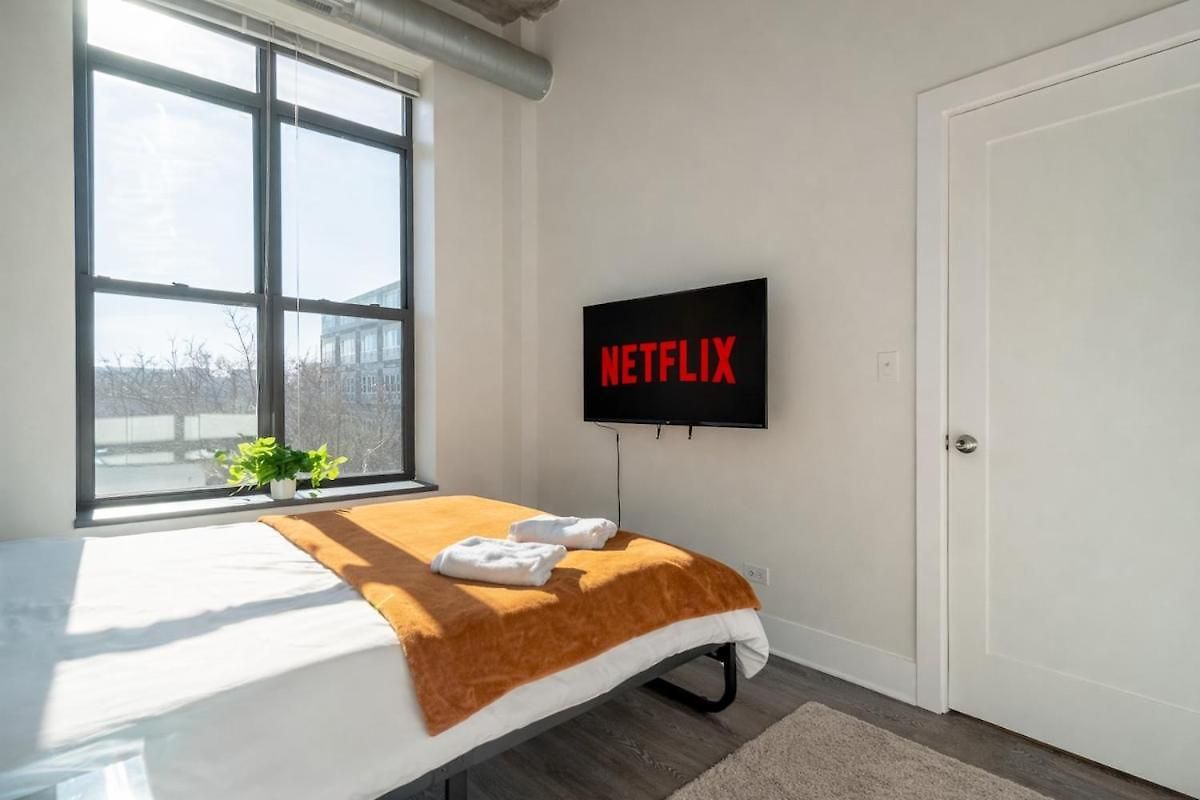 Mccormick Place 2br Stylish With Optional Parking And Gym For Up To 8 Guests Near Soldier Field And Grant Park *
