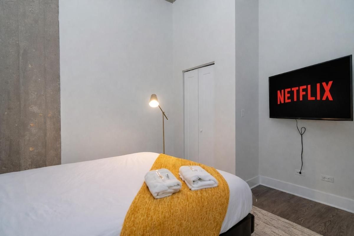 Apartment Mccormick Place 2br Stylish With Optional Parking And Gym For Up To 8 Guests Near Soldier Field And Grant Park Chicago