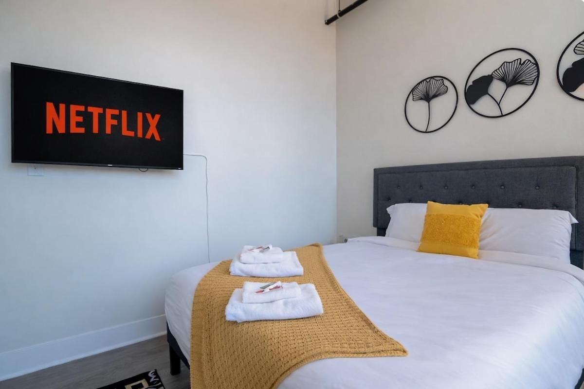 Mccormick Place Stylish Corner With Optional Parking And Gym Access Sleep 6 In South Loop *