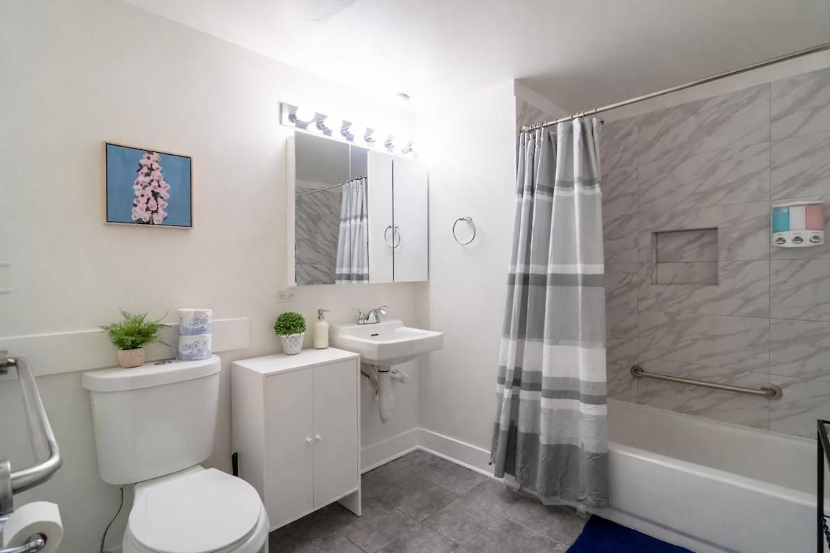 Mccormick Place Beautiful With Optional Parking And Gym Access Sleeps 4 Near Soldier Field And Downtown Apartment