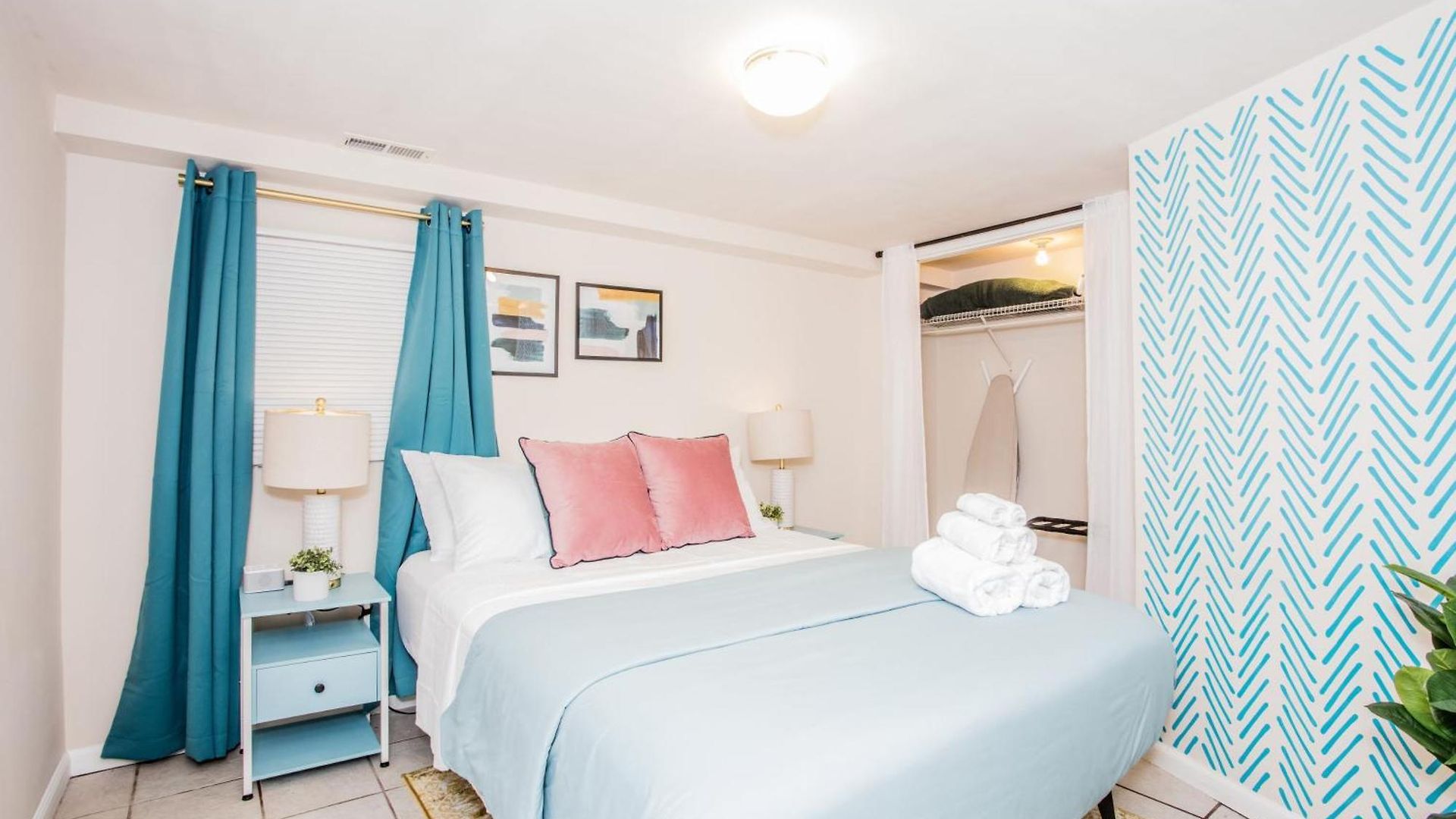 Walk To Train L Near Attractions And Ord L Free Parking L Patio *