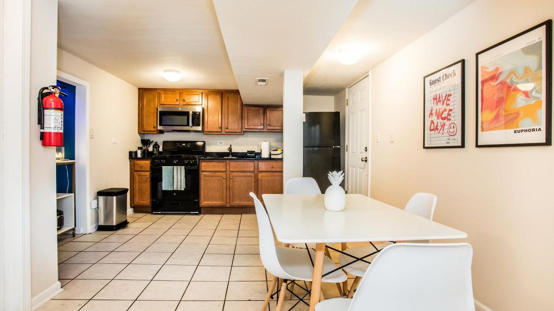 Apartment Walk To Train L Near Attractions And Ord L Free Parking L Patio *
