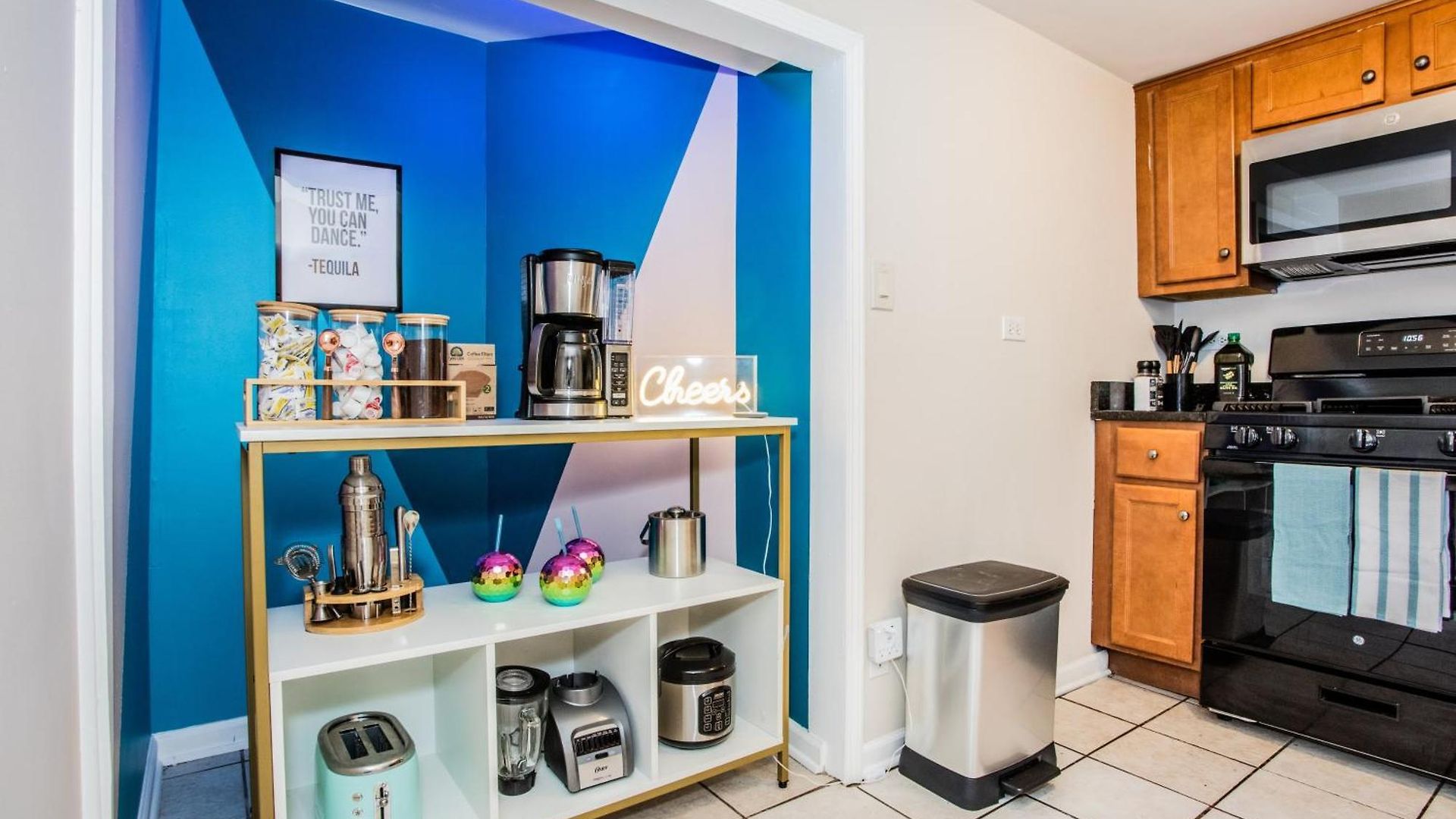 Walk To Train L Near Attractions And Ord L Free Parking L Patio Chicago