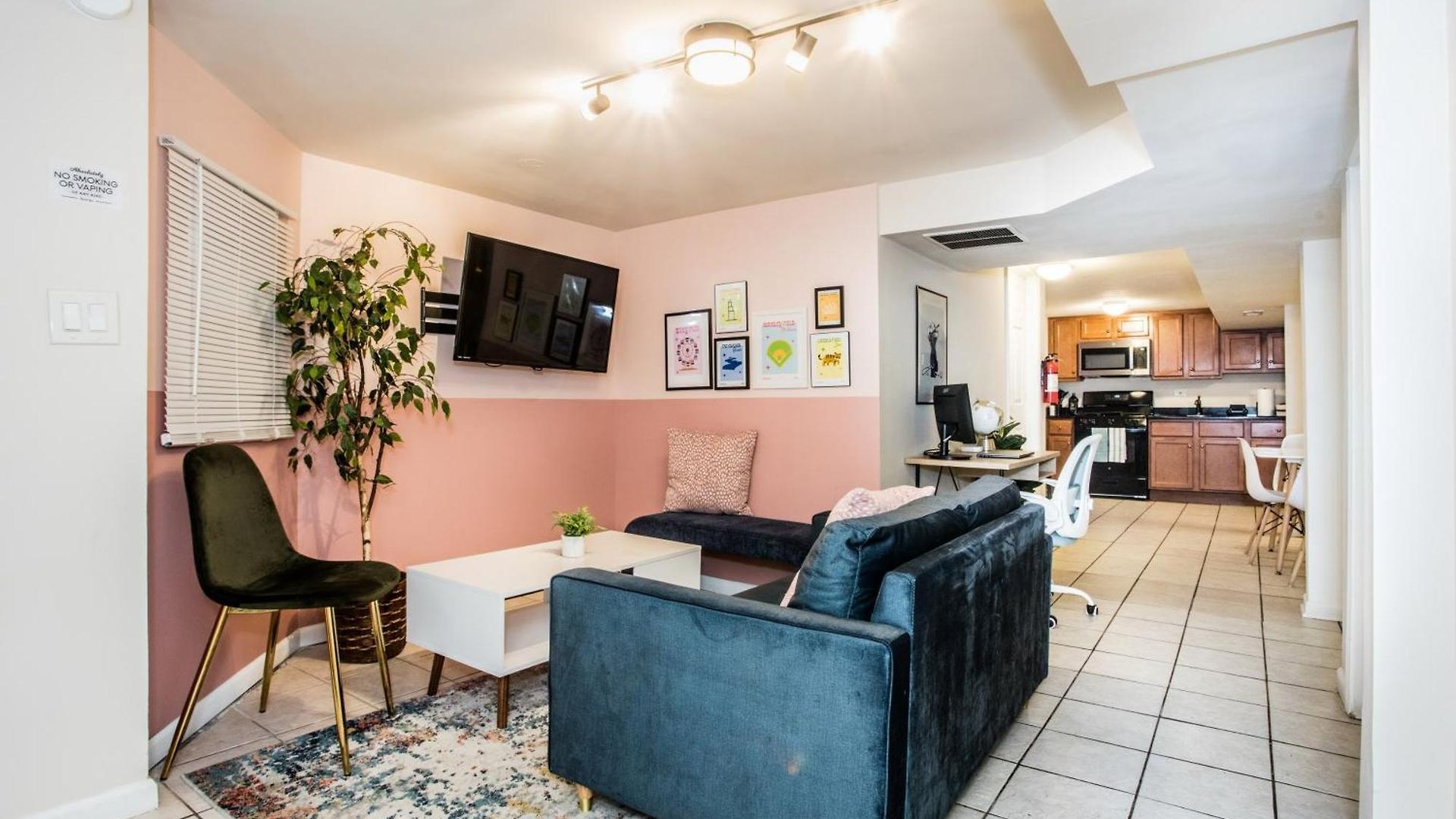 Walk To Train L Near Attractions And Ord L Free Parking L Patio * Chicago
