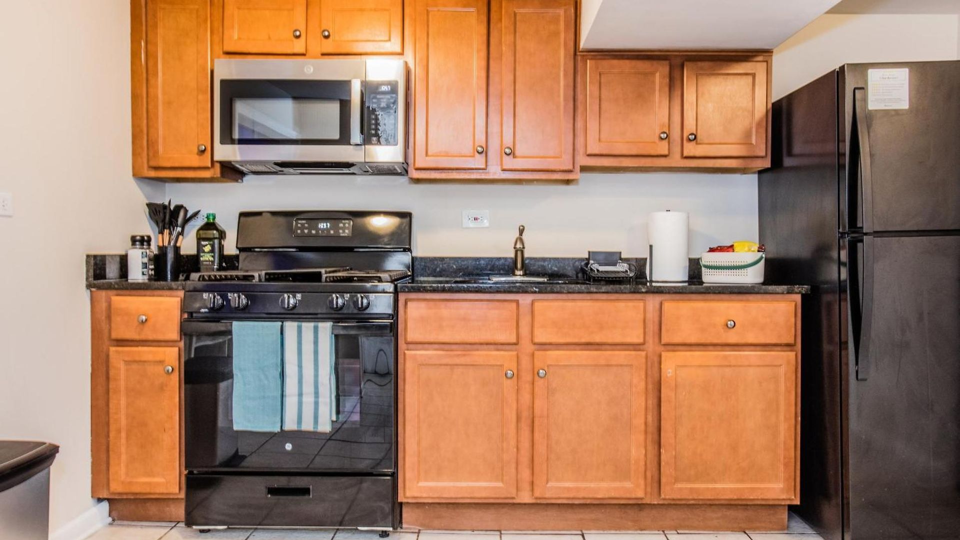 Walk To Train L Near Attractions And Ord L Free Parking L Patio *