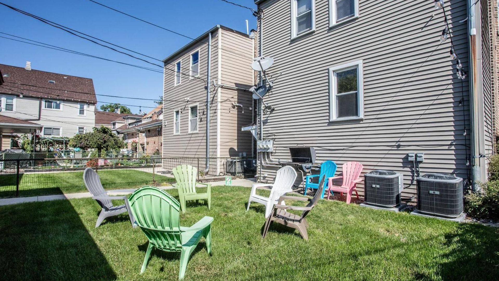 Apartment Walk To Train L Near Attractions And Ord L Free Parking L Patio *