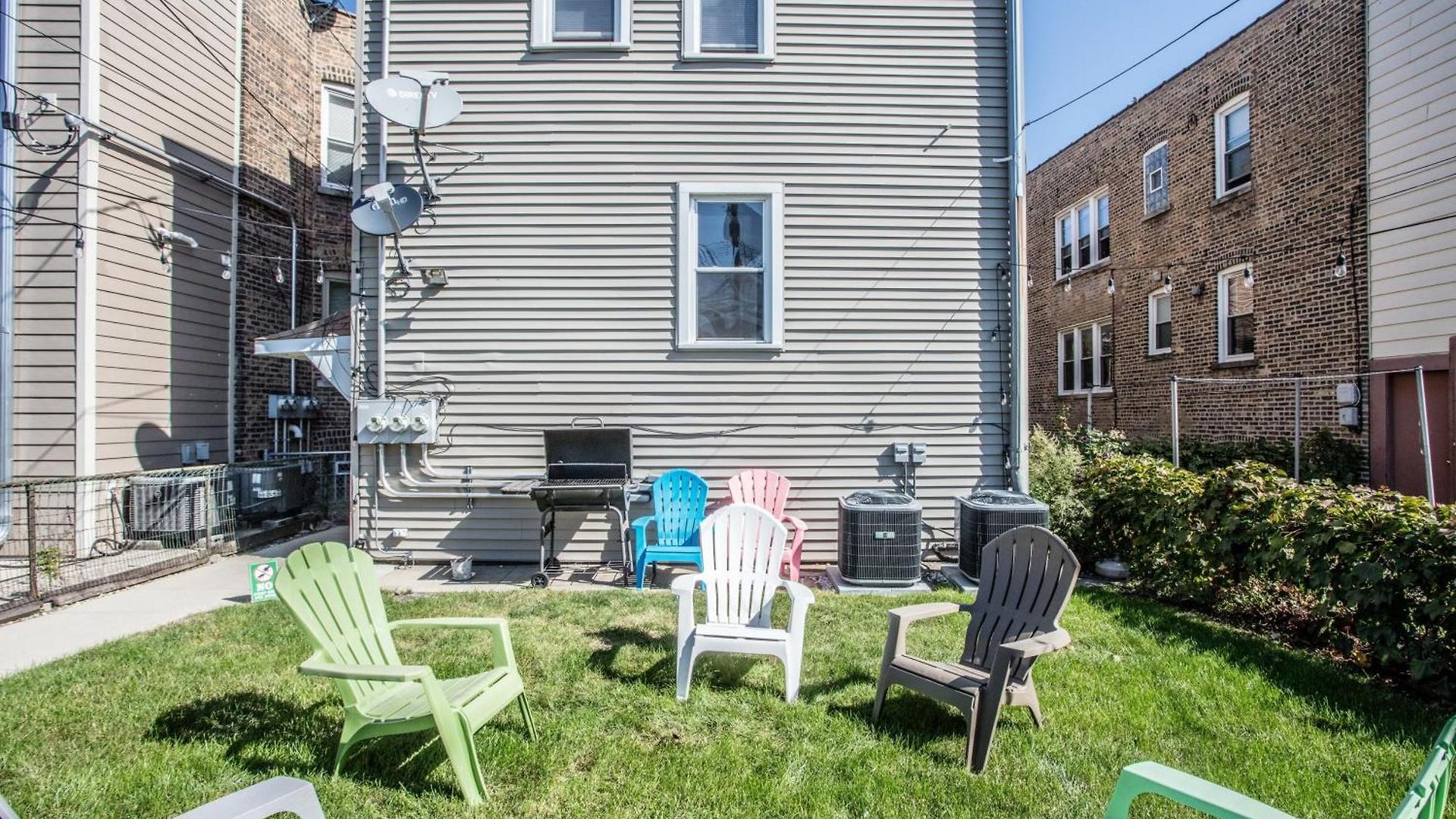 Apartment Walk To Train L Near Attractions And Ord L Free Parking L Patio Chicago