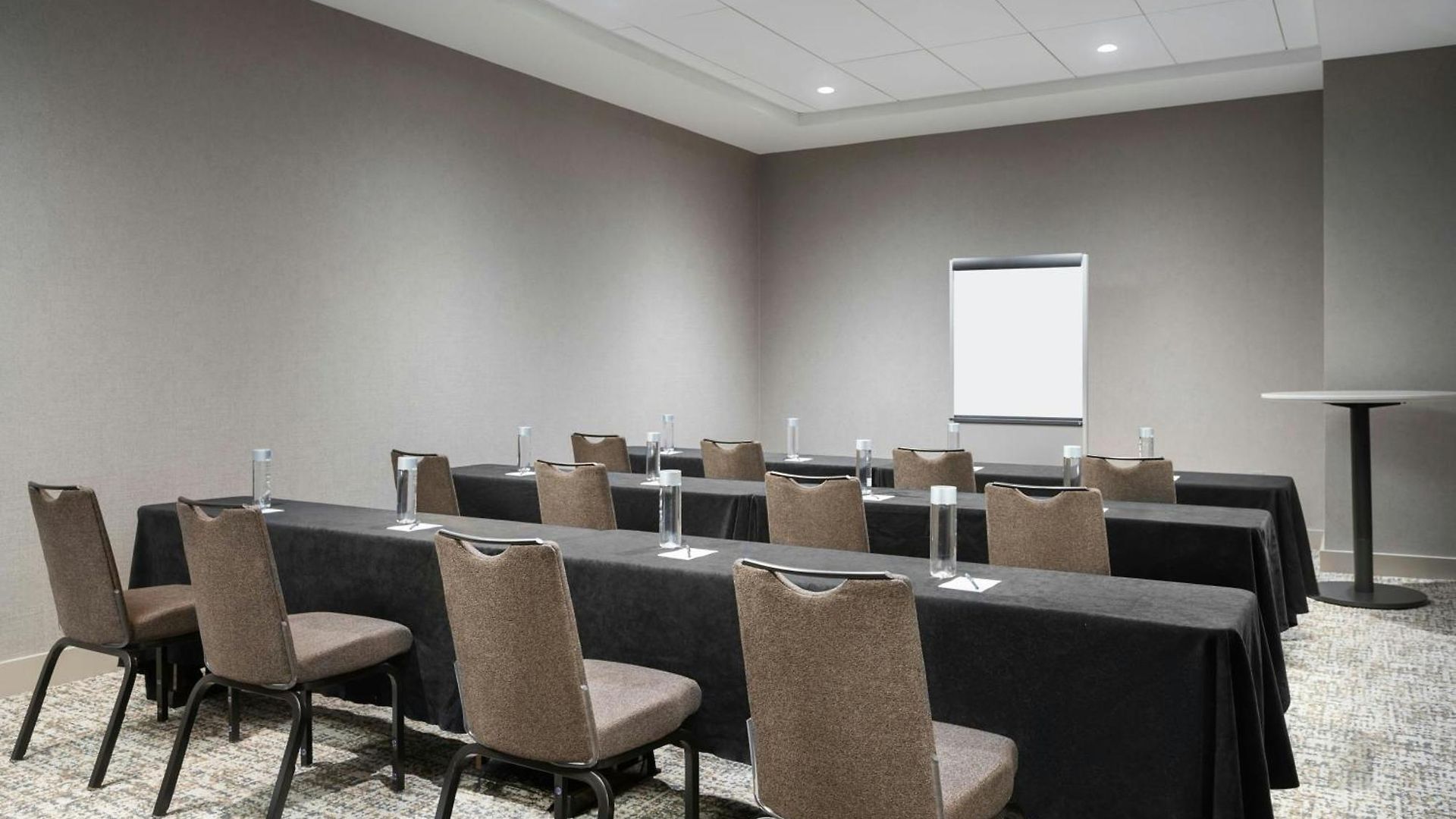 Hotel Springhill Downtown/river North 3*