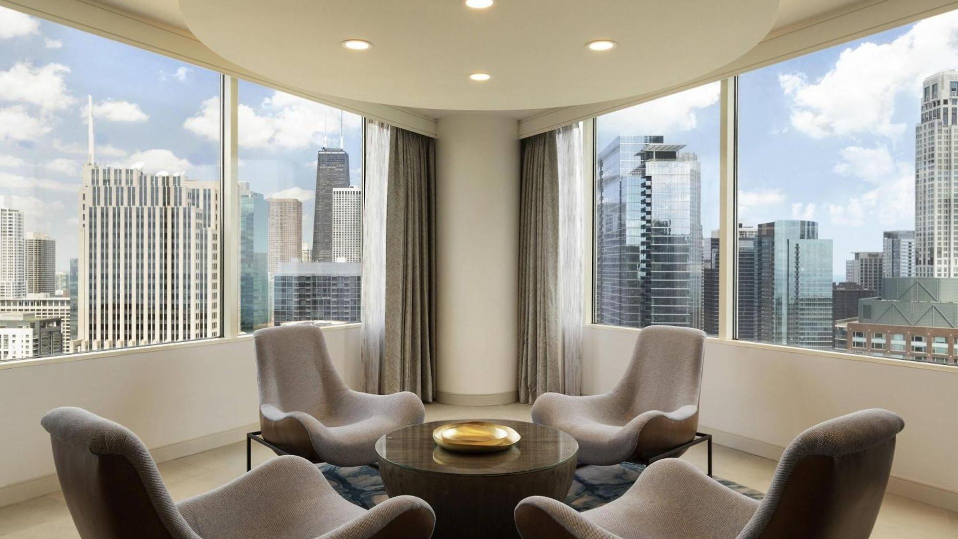 Swissotel Hotel 4*
