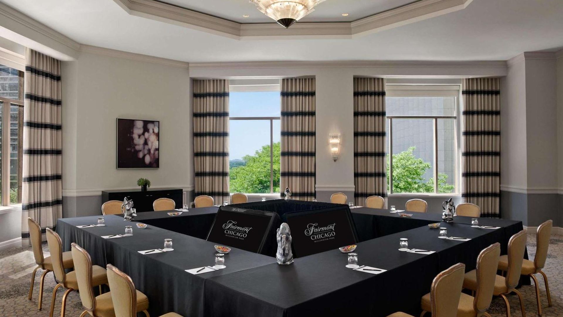 Fairmont Millennium Park Hotel 4*