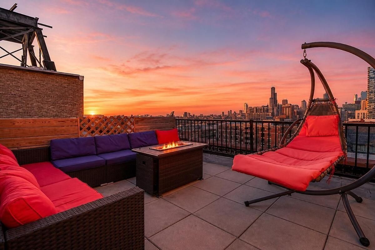 Mccormick Place 3br Luxury Penthouse Duplex With Personal Rooftop And Optional Parking For 8 Guests In South Loop Chicago