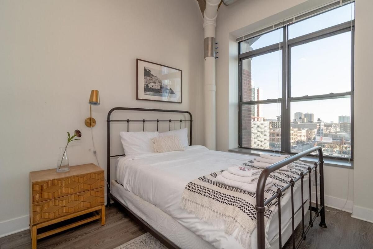 Convenient Cozy 2br Loft With Optional Parking For 8 Guests Near Mccormick Place, Soldier Field And Lakefront Trail Apartment *