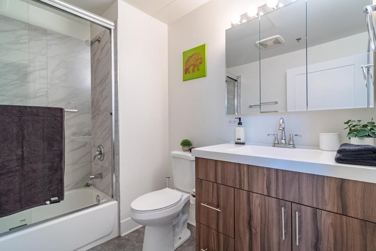 Modern 2br Loft With Amazing Skyline View And Optional Parking For 8 Guests Near Mccormick Place And Soldier Field Chicago