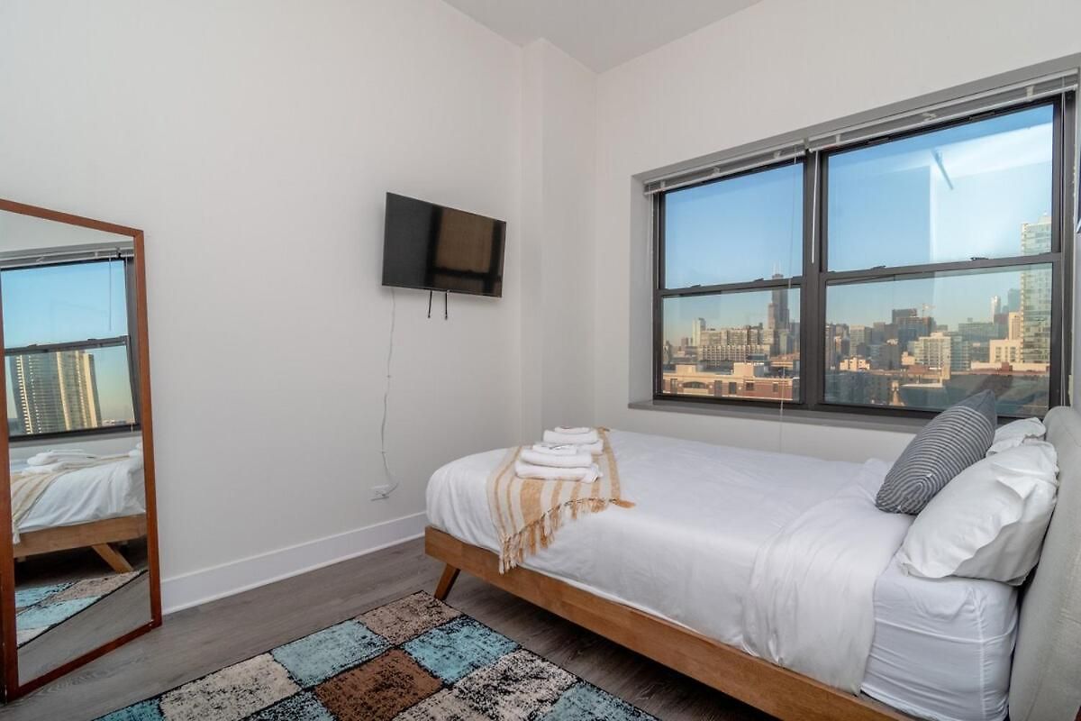 Mccormick Place 3br Luxury Penthouse Duplex With Personal Rooftop And Optional Parking For 8 Guests In South Loop Chicago