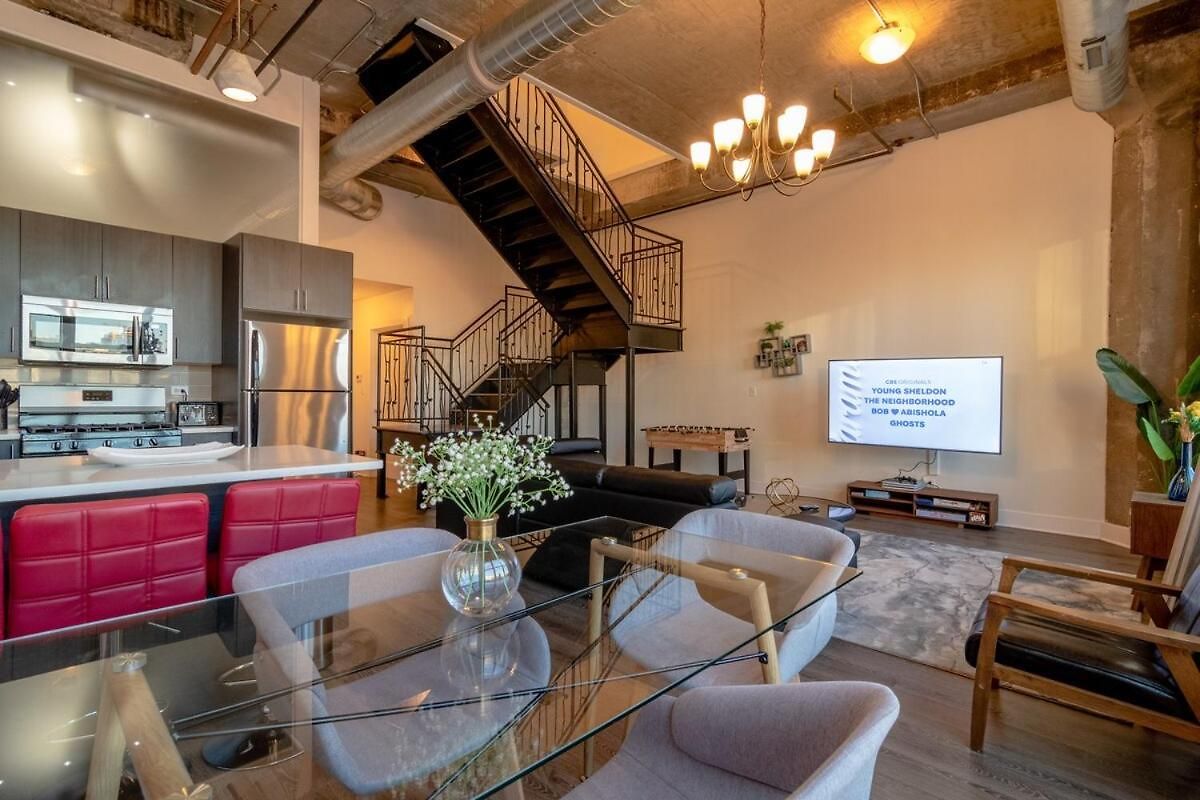 Apartment Mccormick Place 3br Luxury Penthouse Duplex With Personal Rooftop And Optional Parking For 8 Guests In South Loop *