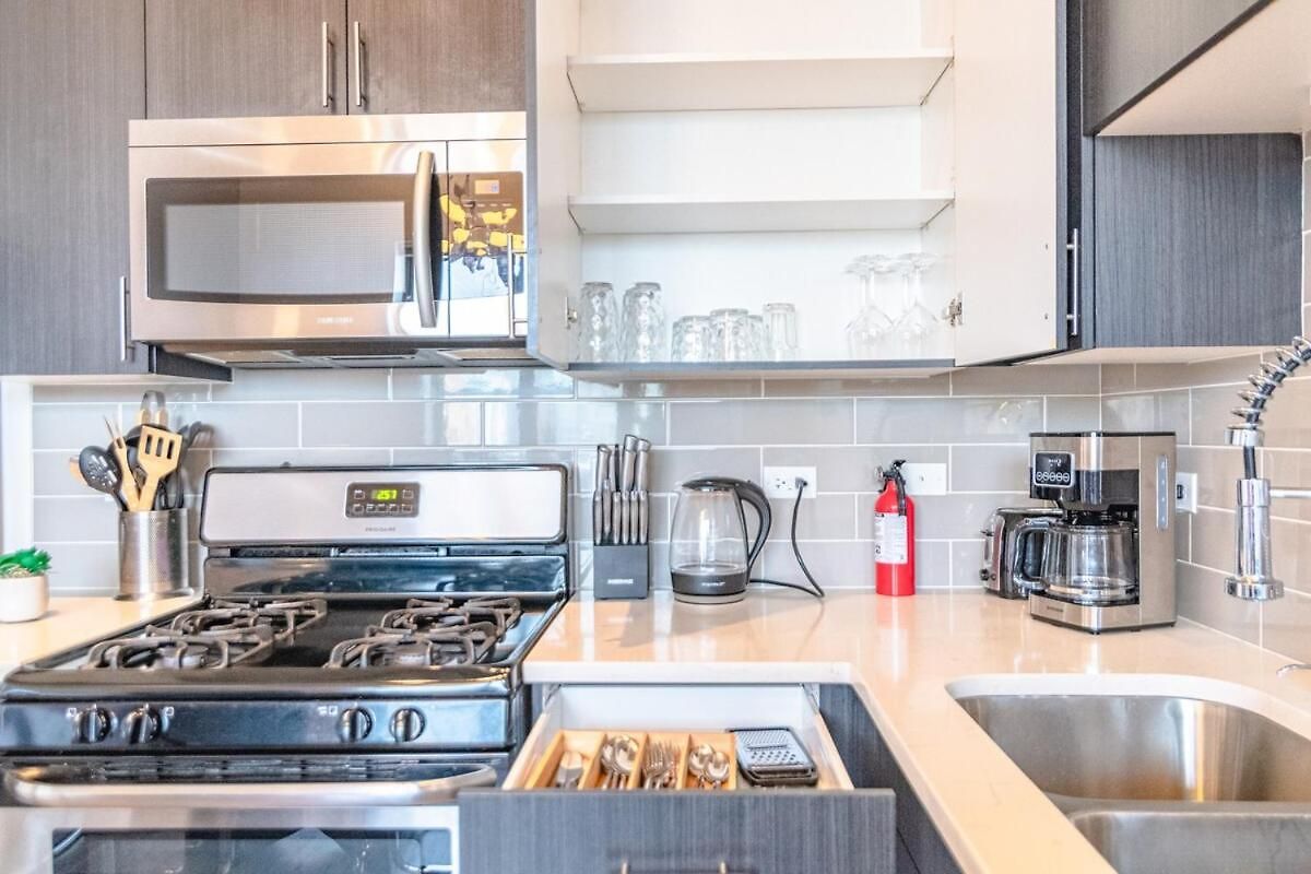 Modern 2br Loft With Amazing Skyline View And Optional Parking For 8 Guests Near Mccormick Place And Soldier Field Apartment