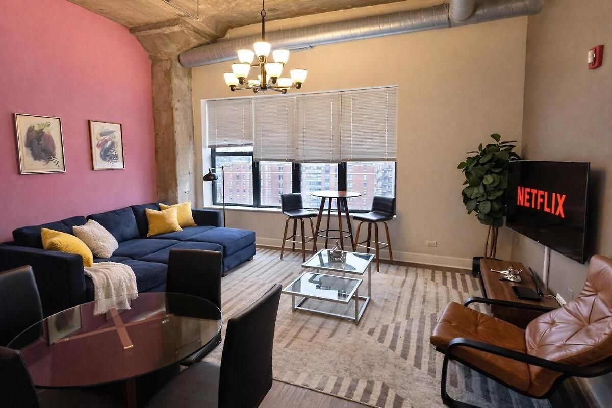 Modern 2br Loft With Amazing Skyline View And Optional Parking For 8 Guests Near Mccormick Place And Soldier Field Chicago