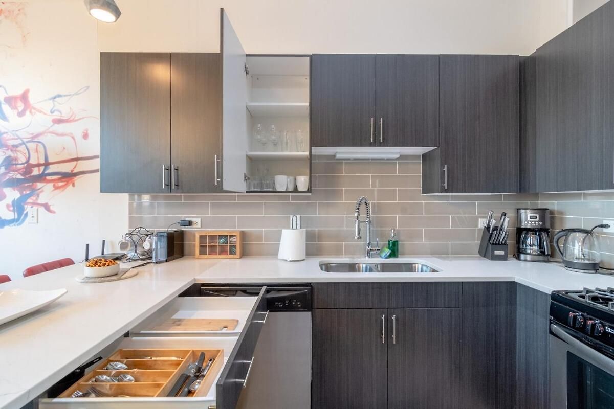 Mccormick Place 3br Luxury Penthouse Duplex With Personal Rooftop And Optional Parking For 8 Guests In South Loop Chicago
