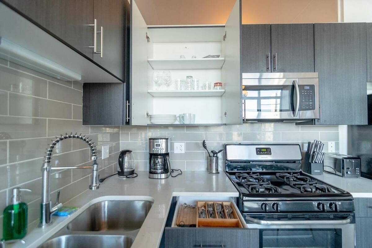 Convenient Cozy 2br Loft With Optional Parking For 8 Guests Near Mccormick Place, Soldier Field And Lakefront Trail