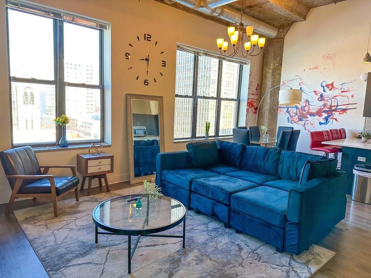 Mccormick Place 3br Luxury Penthouse Duplex With Personal Rooftop And Optional Parking For 8 Guests In South Loop Apartment