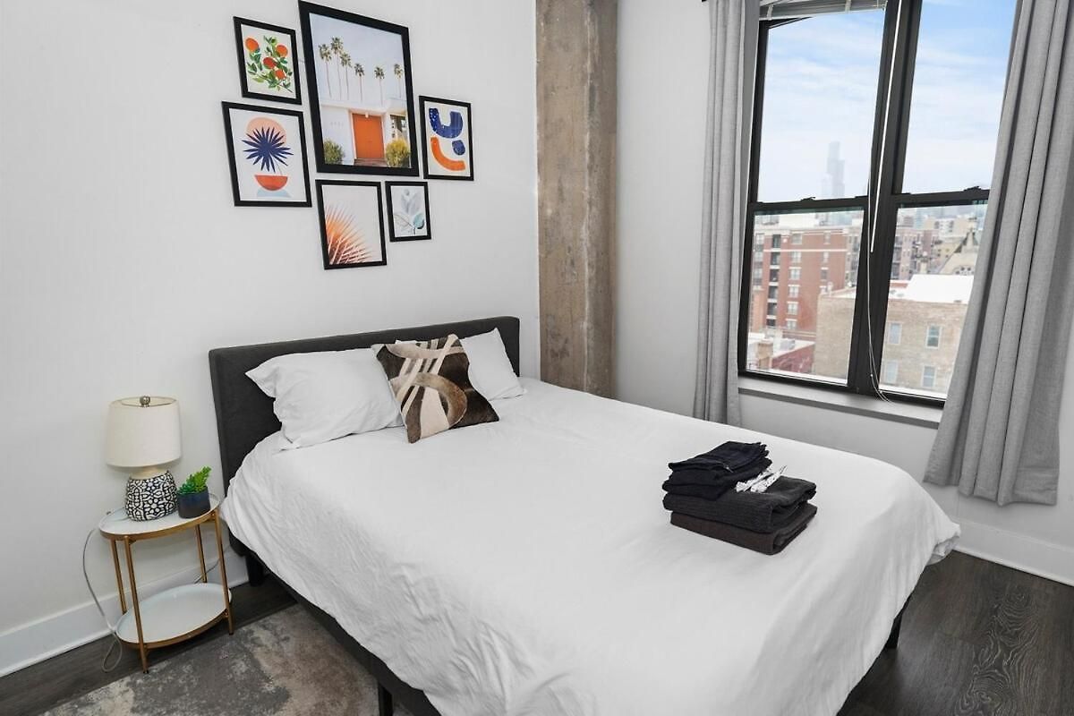 Mccormick Place: Modern Downtown Loft With Optional Parking Apartment *