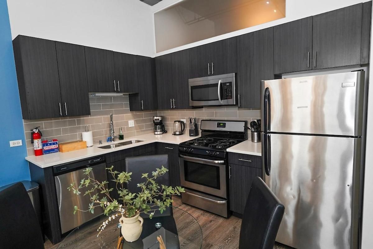 Mccormick Place: Modern Downtown Loft With Optional Parking