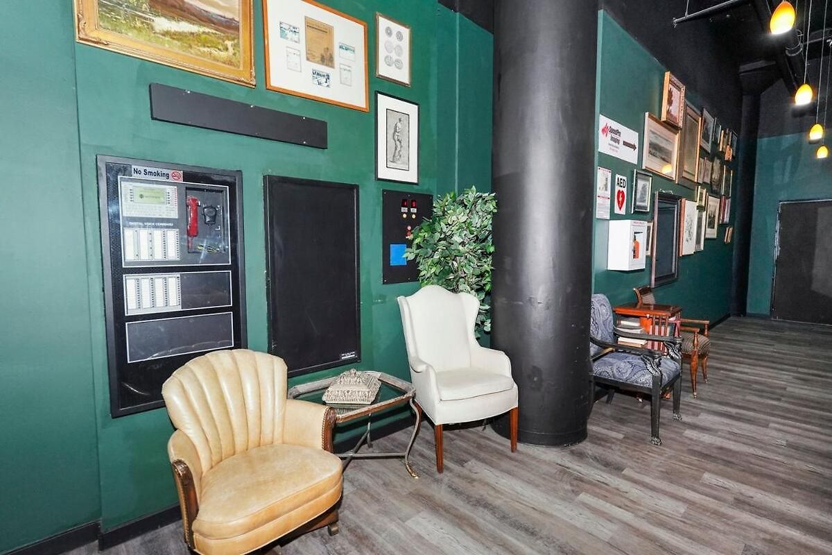 Mccormick Place: Modern Downtown Loft With Optional Parking *