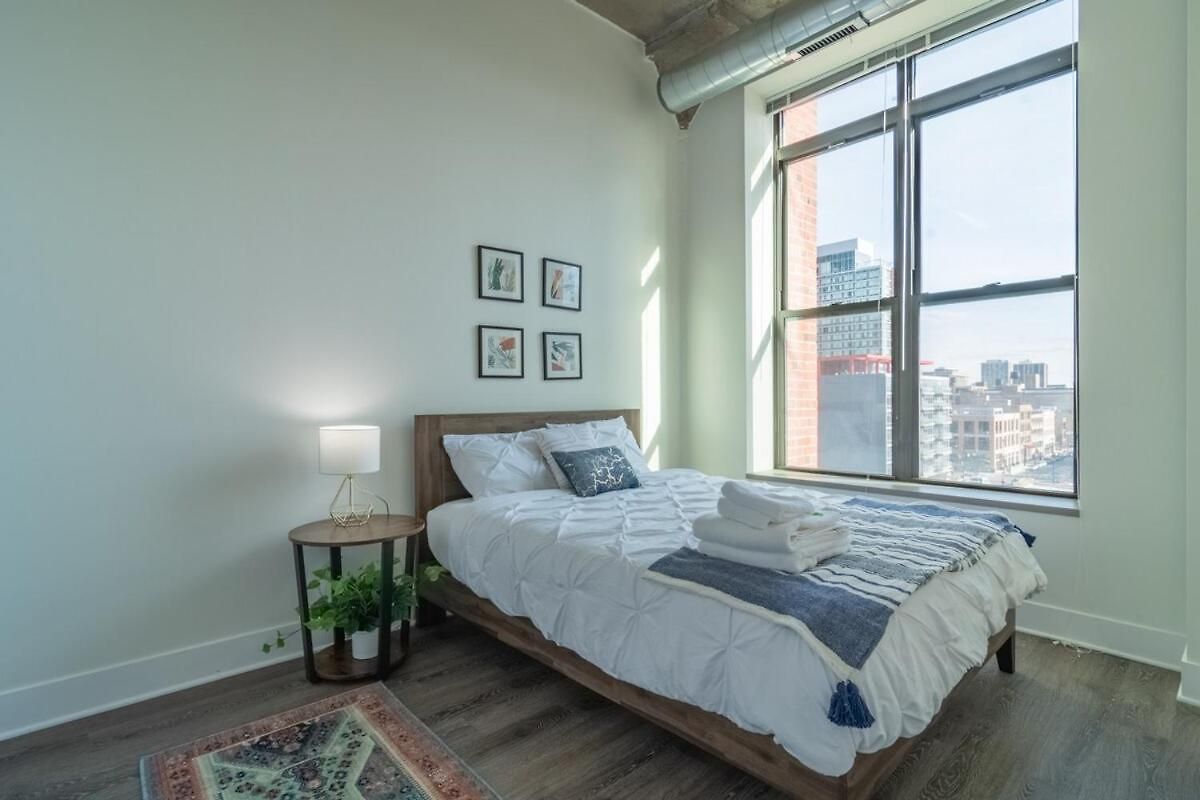 Convenient 2br In Prime Location With Gym Access & Optional Parking Near Mccormick Place And Soldier Field Apartment
