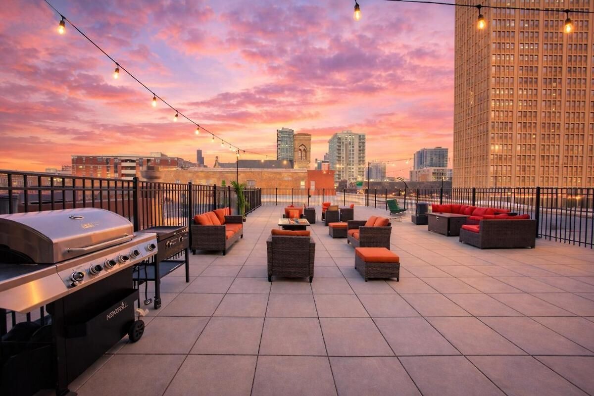 Apartment Convenient 2br In Prime Location With Gym Access & Optional Parking Near Mccormick Place And Soldier Field