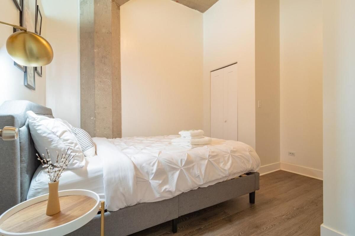Convenient 2br In Prime Location With Gym Access & Optional Parking Near Mccormick Place And Soldier Field *