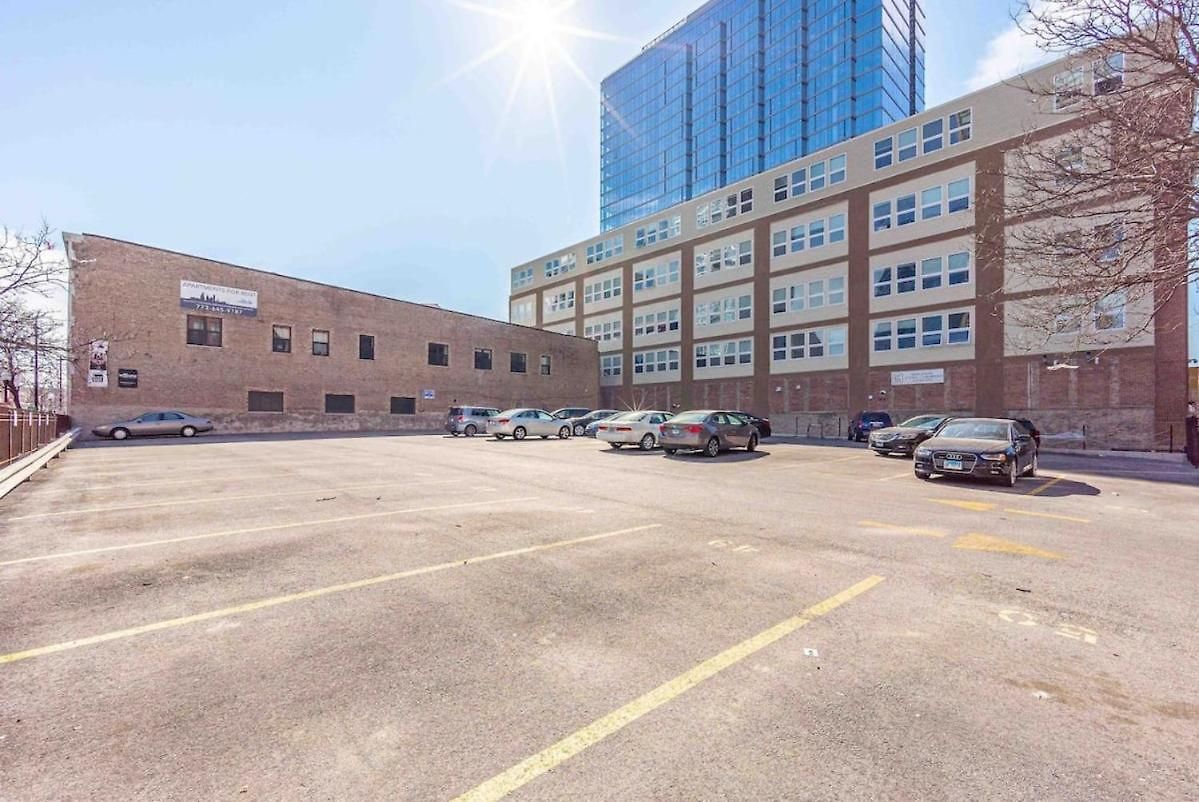 Convenient 2br In Prime Location With Gym Access & Optional Parking Near Mccormick Place And Soldier Field * Chicago