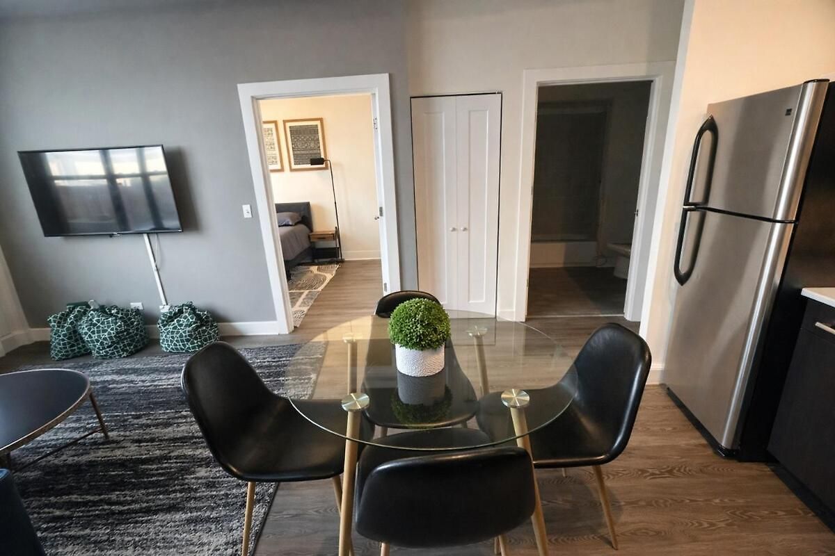 South Loop 2br Getaway With Smart Tvs & Optional Parking Near Mccormick Place, Museum Campus & Downtown Apartment