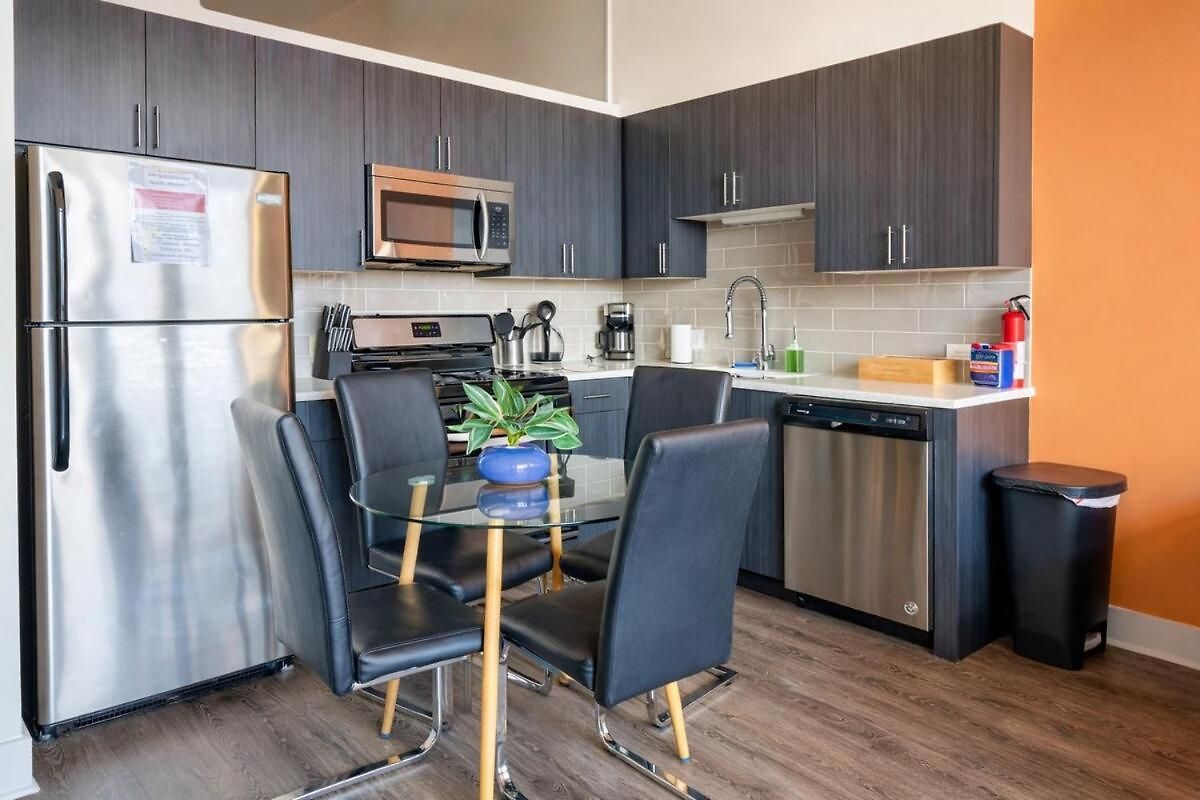 Cozy 2br South Loop With Optional Parking And Gym Near Mccormick Place, Public Transit & Hotspots Apartment *