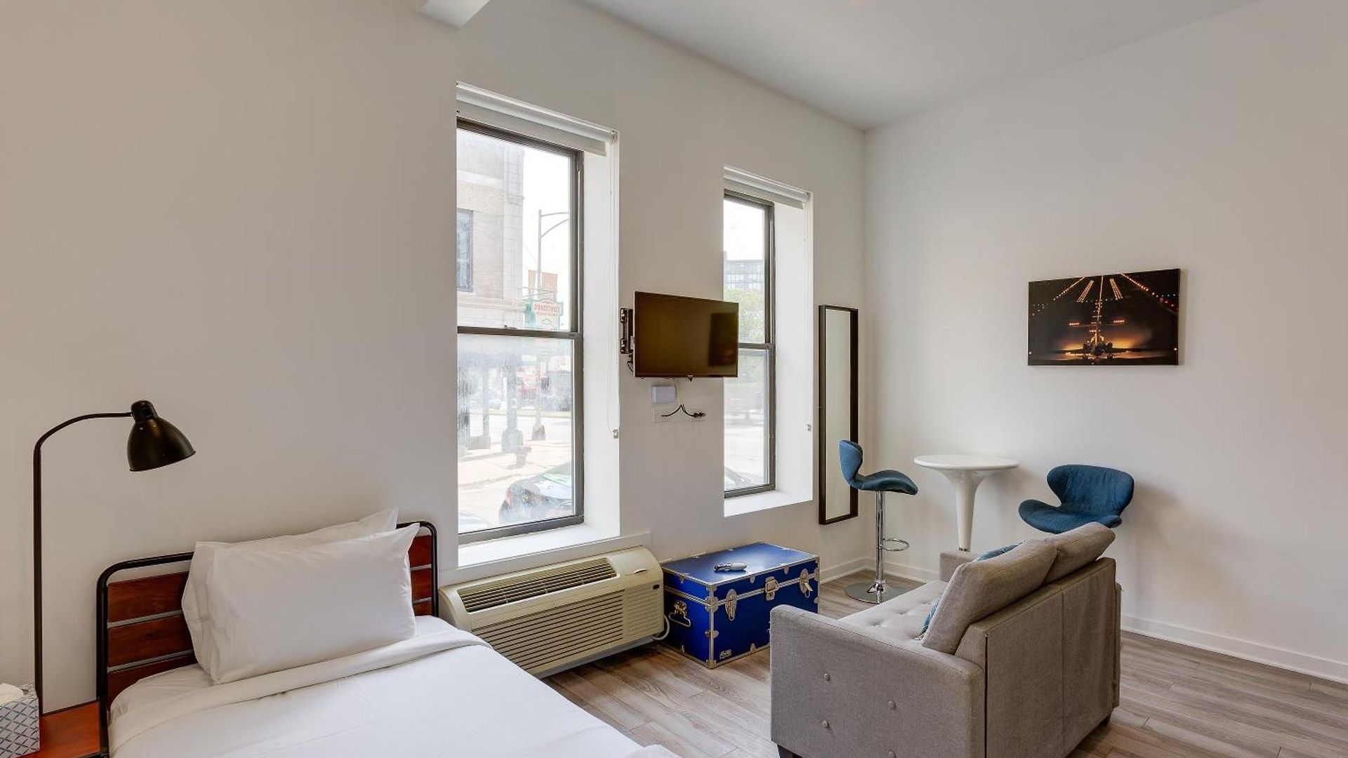Ground Floor In By 747 Lofts * Chicago