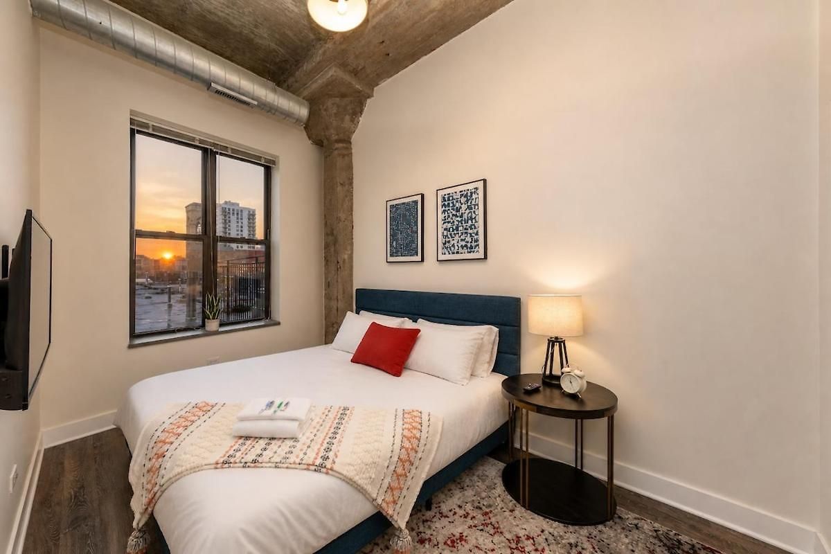 Modern South Loop 2br With View Of Skyline Patio And Gym Access Near Mccormick Place Convention Center & Museum Campus Apartment