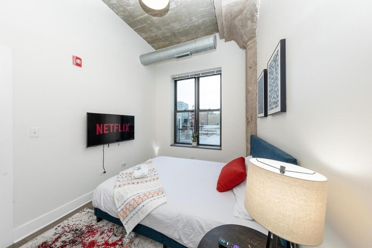 Modern South Loop 2br With View Of Skyline Patio And Gym Access Near Mccormick Place Convention Center & Museum Campus Apartment *
