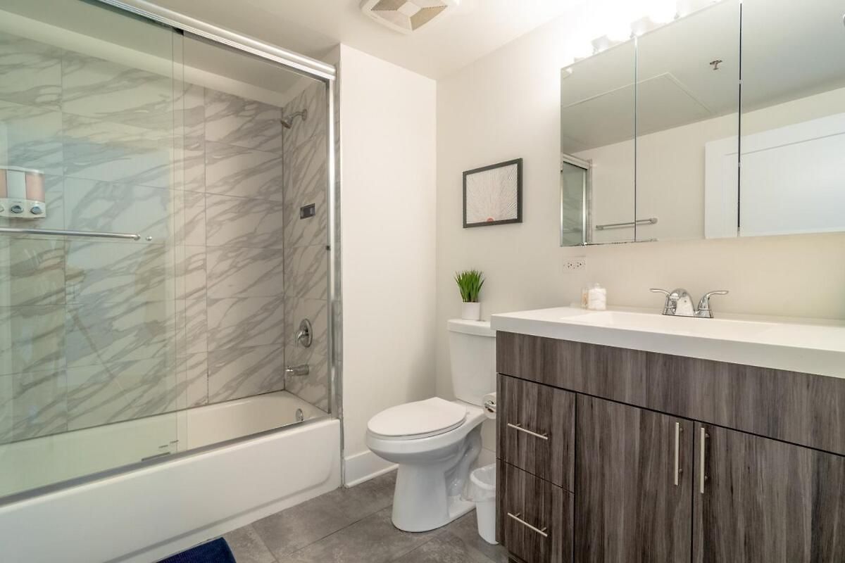 Apartment 2br Perfect For Convention And Business Trips Near Mccormick Place, Arena, Soldier Field And Grant Park *