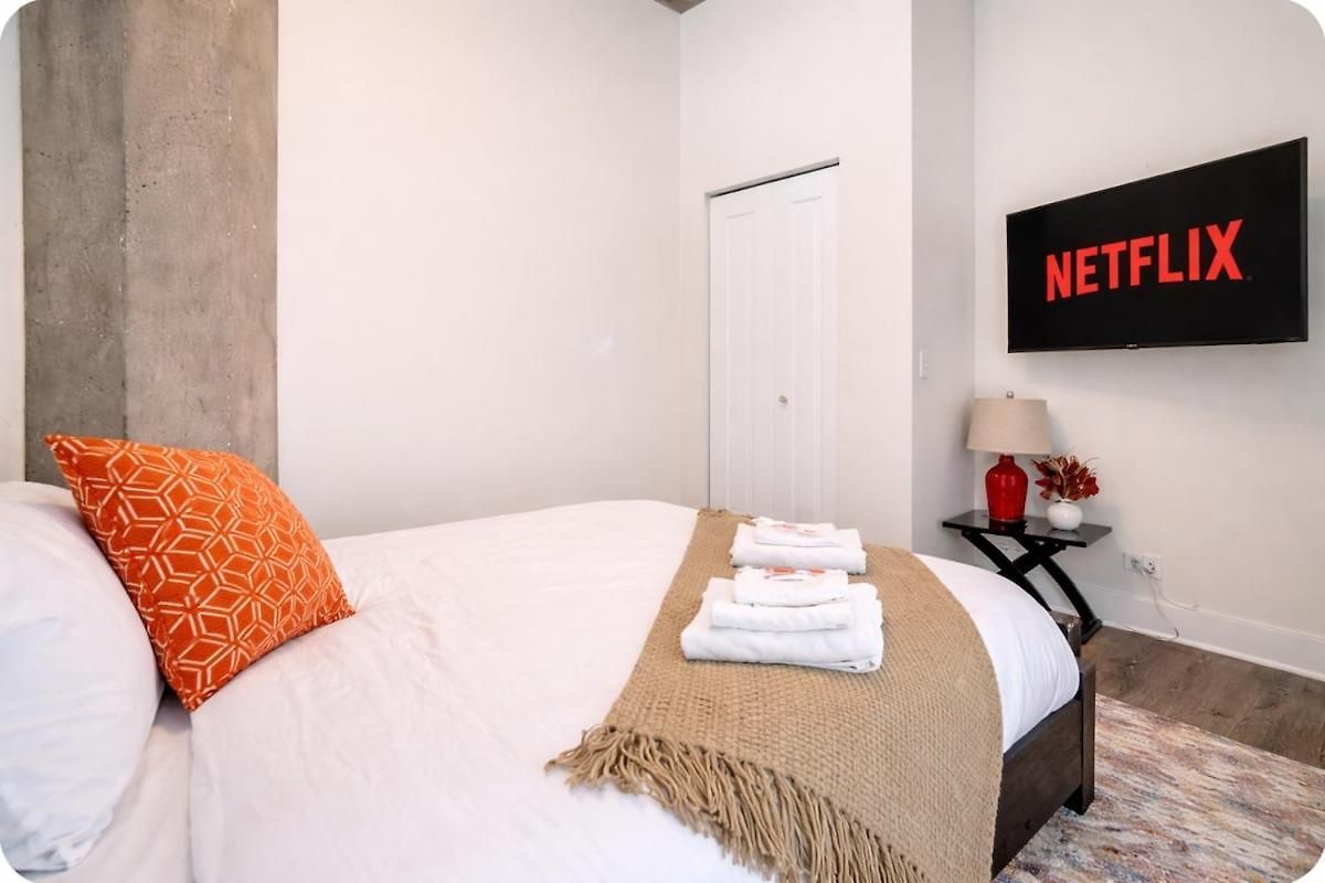 2br Perfect For Convention And Business Trips Near Mccormick Place, Arena, Soldier Field And Grant Park Chicago