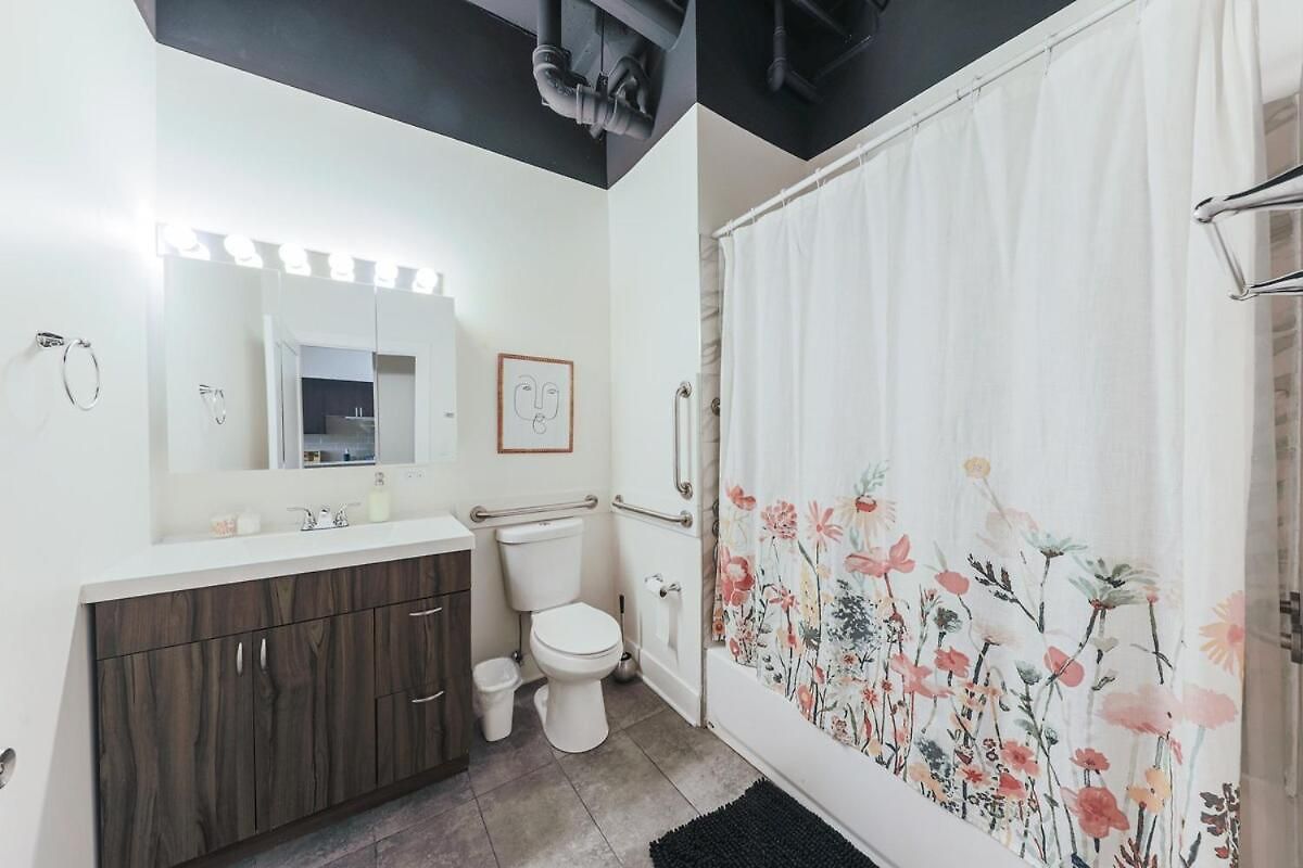 Mccormick 2br-2ba For 8 Guests With Optional Parking & Gym Apartment