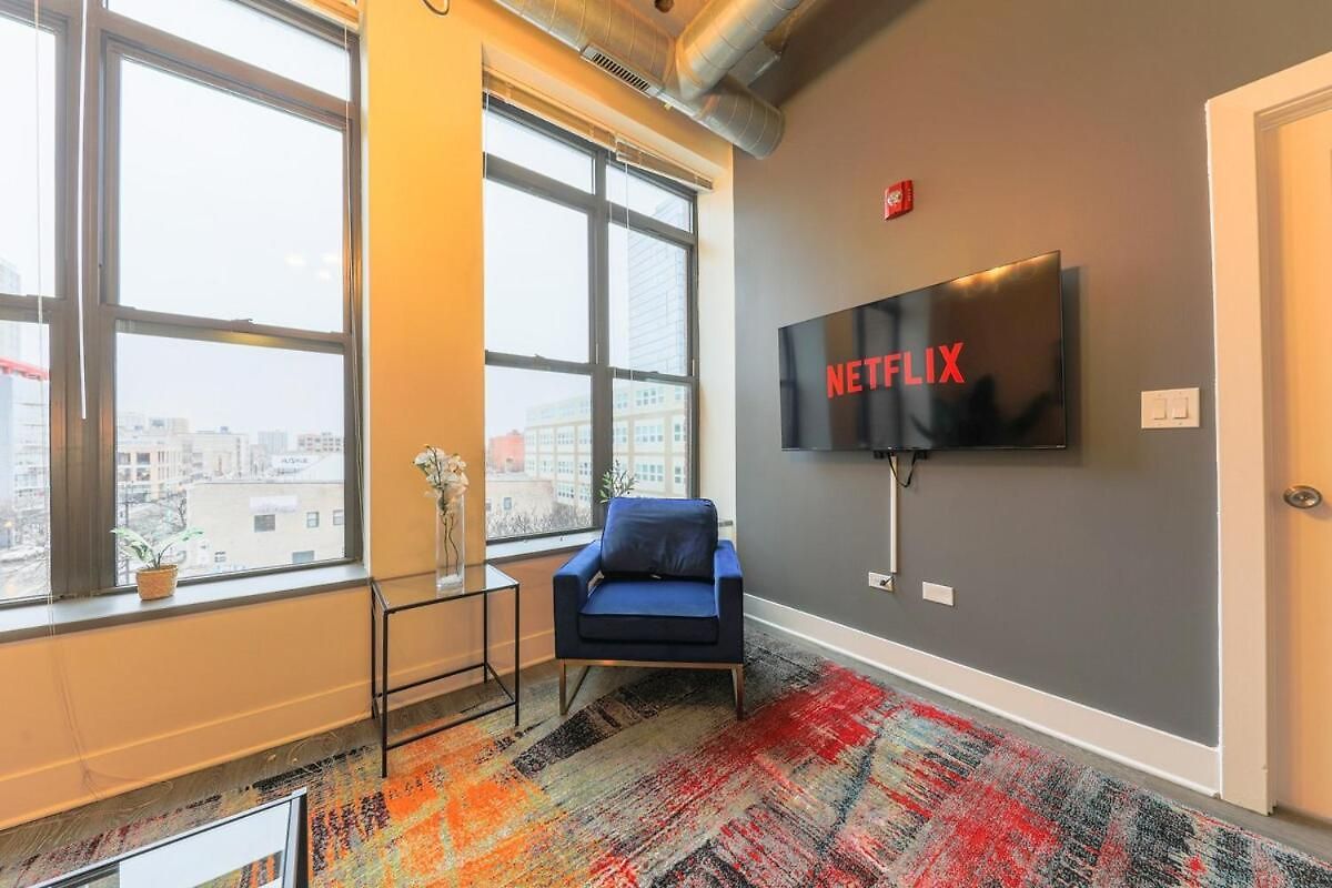 Apartment Mccormick 2br-2ba For 8 Guests With Optional Parking & Gym Chicago