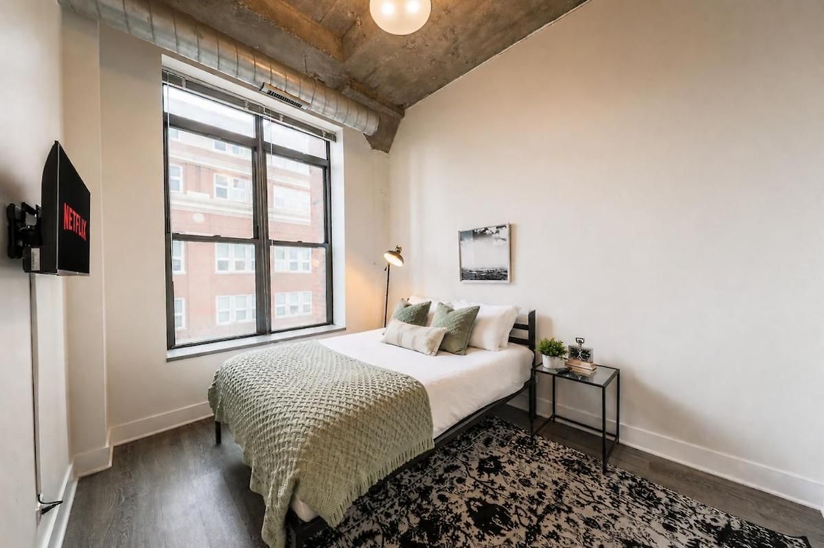 2br Retreat With Optional Parking And Gym Access Near Mccormick Place And Soldier Field Apartment