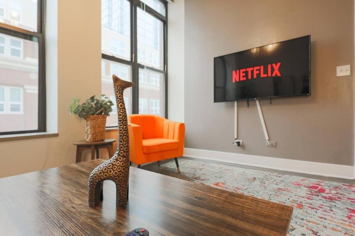 2br Retreat With Optional Parking And Gym Access Near Mccormick Place And Soldier Field Apartment